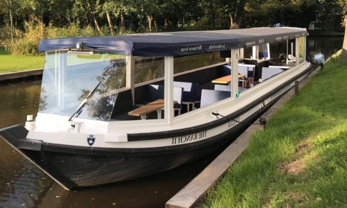 Luxury covered canal boat for tours in Giethoorn