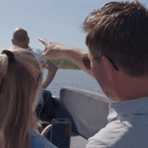 Self drive boat trip in Giethoorn